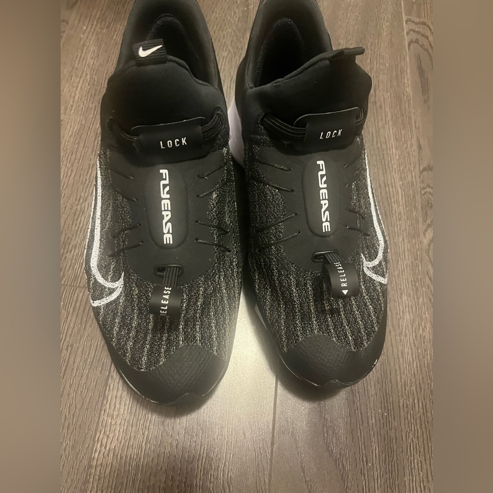 NWOT Nike Women’s Black FlyEase Shoes
